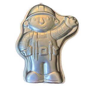 Wilton 2002 Bob the Builder Cake Pan #2105-5025.